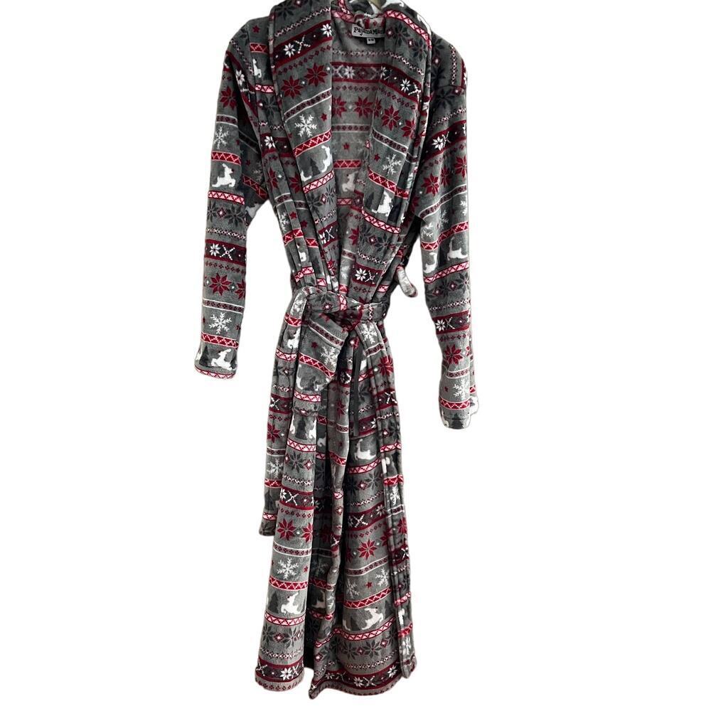 Pajama Mania Soft Cozy Red Gray Winter Scene SnowFlakes Robe-Medium
